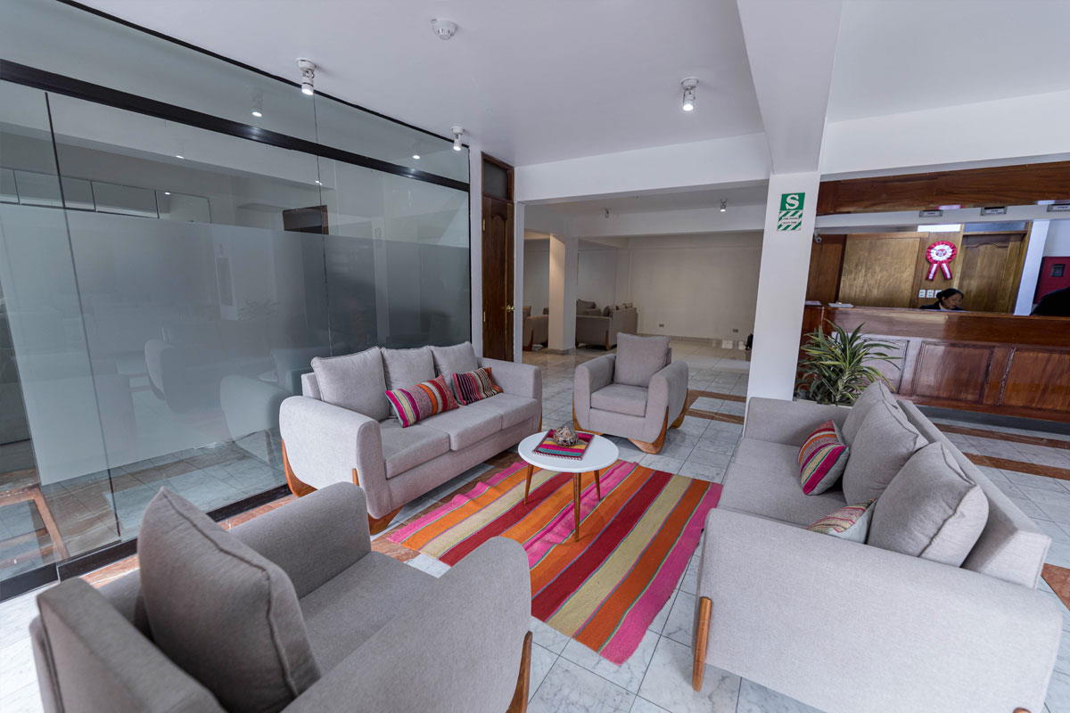 Vista del area de lobby de Quechua Plaza Hotel